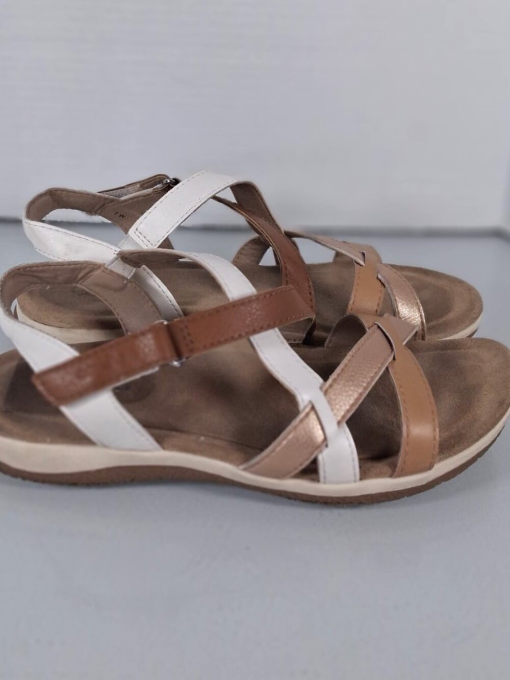 Earth Women's Strappy Sport Sandals Size 7W Tan Brown And White Comfort Shoes - Picture 4 of 7